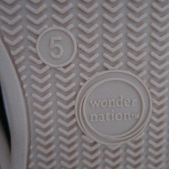 Kids Leopard Cheetah Print Tennis Shoes Sneakers size 5 NEW - Picture 3 of 3